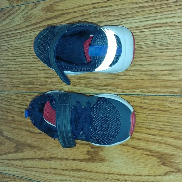 Toddler boy shoes size 8 - Picture 2 of 3